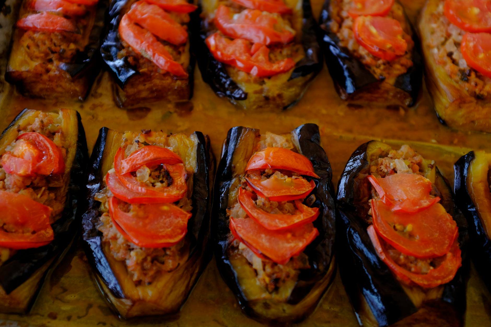 Recettes d’aubergines rôties au four sans effort, la base à décliner — plat d'aubergines rôties aux herbes