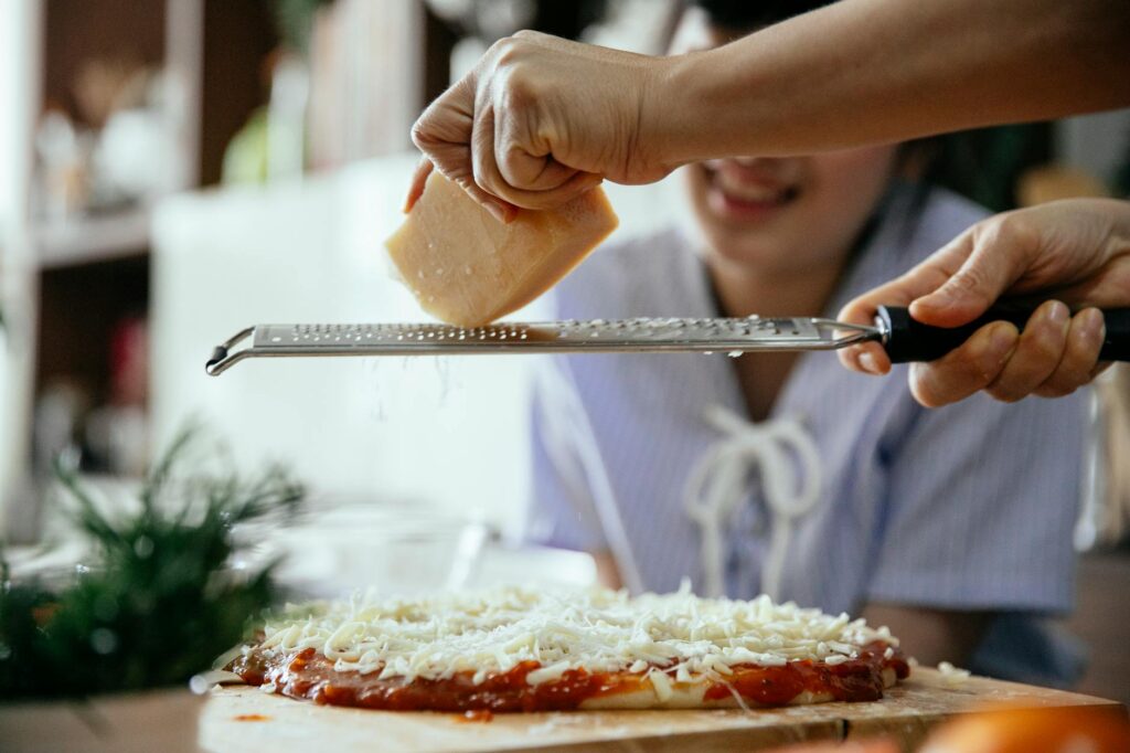 Fromage râpé enceinte lequel choisir — femme enceinte râpe à fromage cuisine