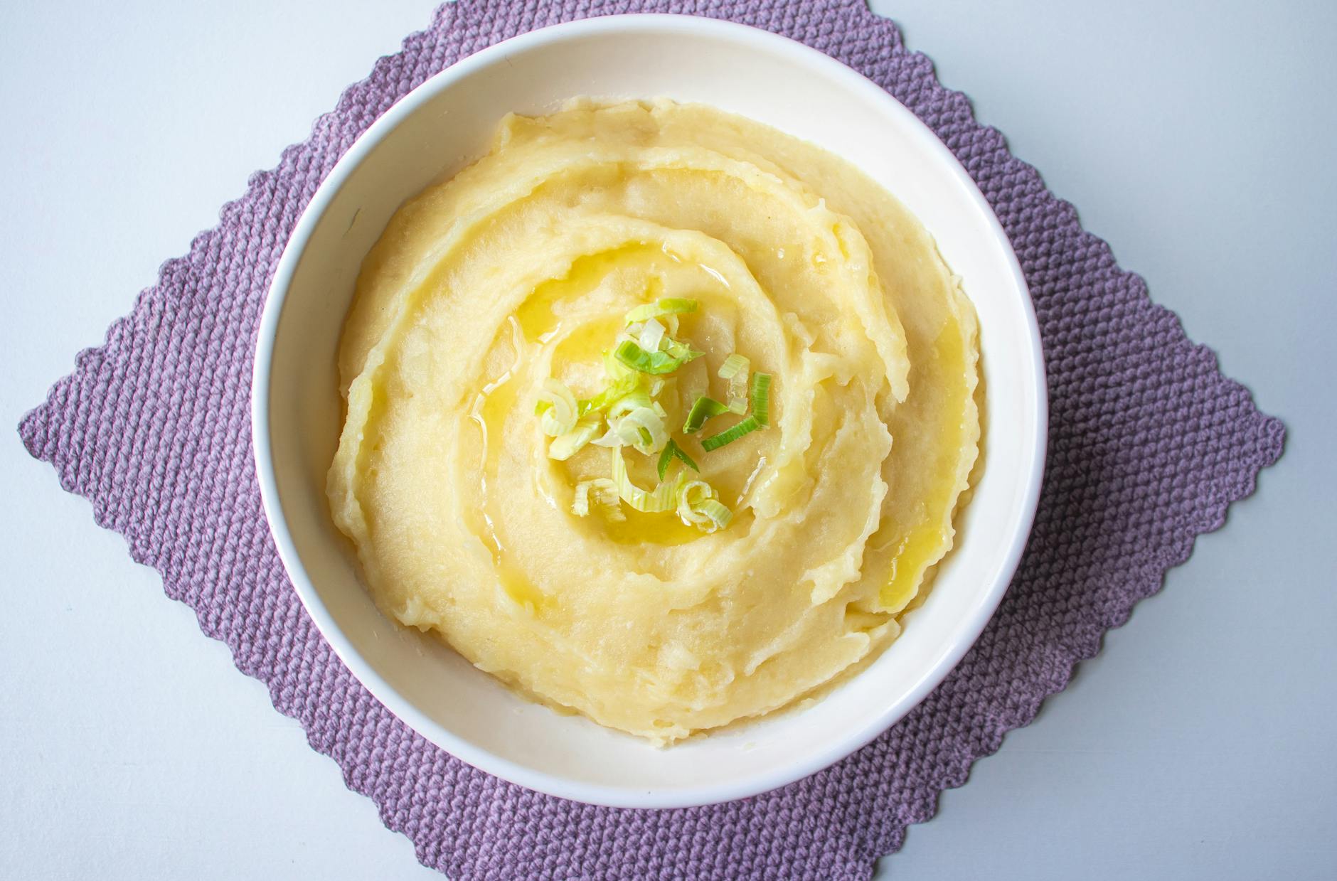 Purée maison la recette onctueuse — assiette de purée maison crémeuse