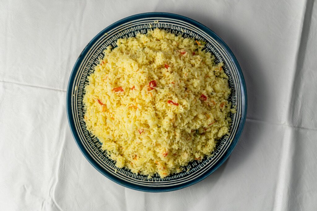 Quantité de riz par personne — portion de riz assiette repas