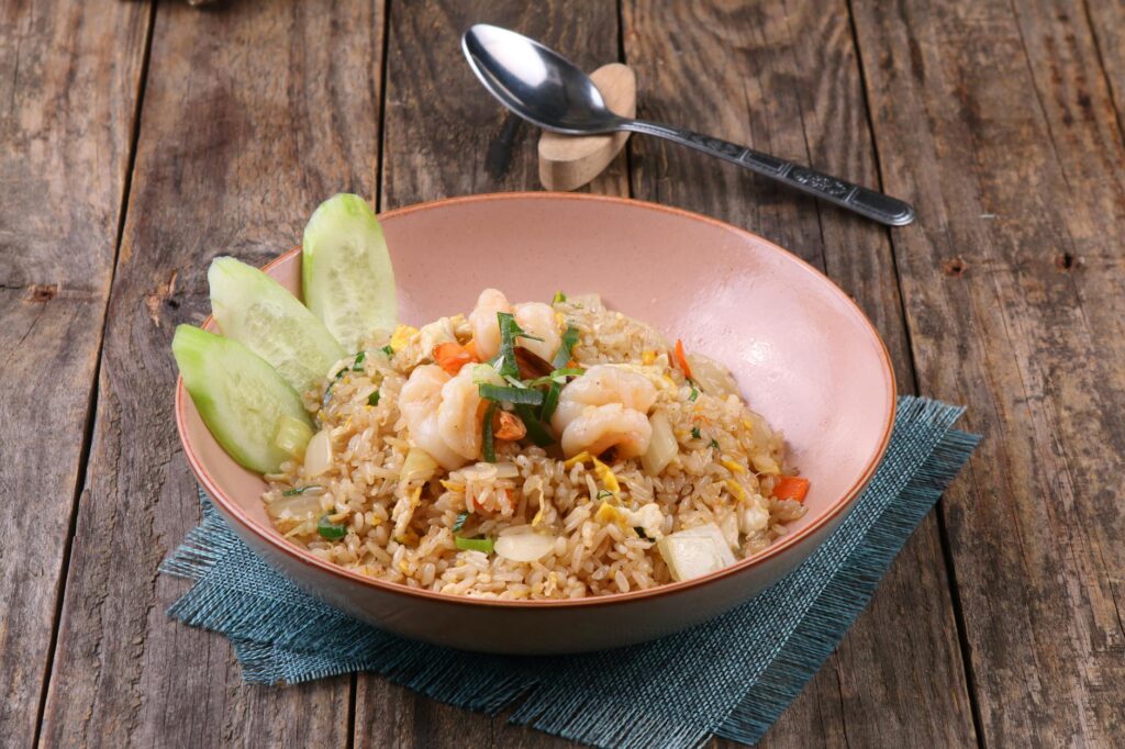 Riz cantonais maison la vraie — riz sauté aux légumes et crevettes