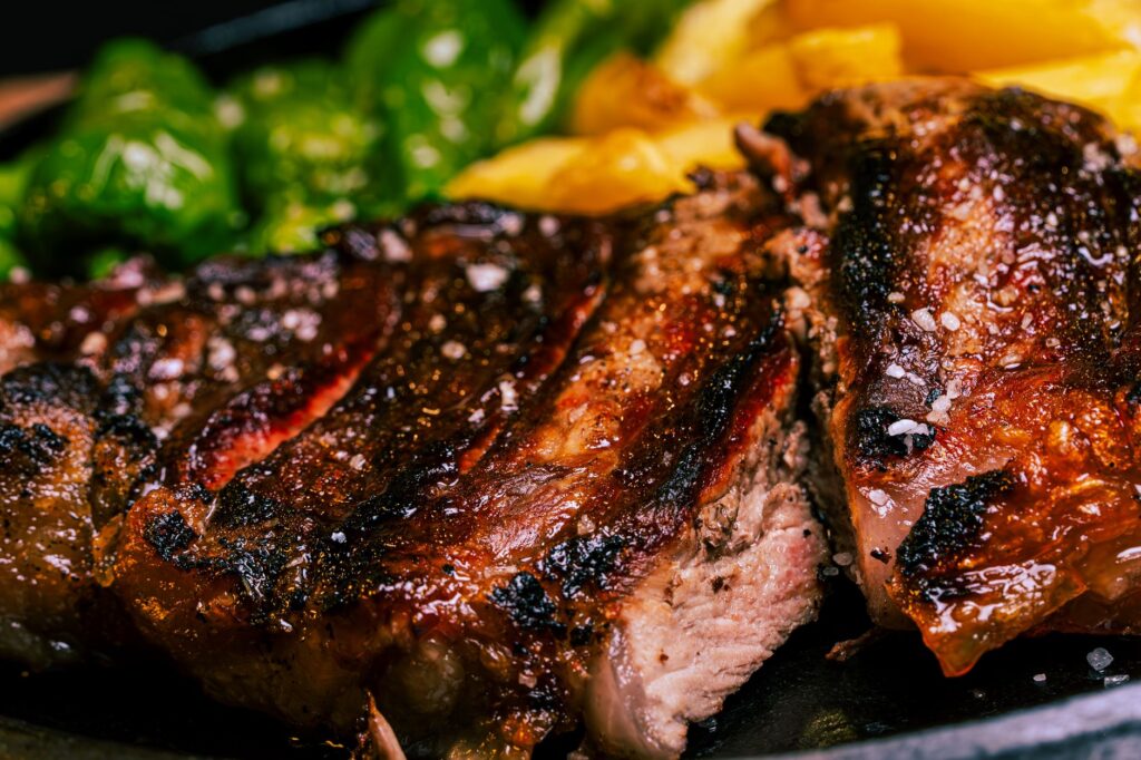 Aliments riches en fer le — assiette d'aliments riches en fer