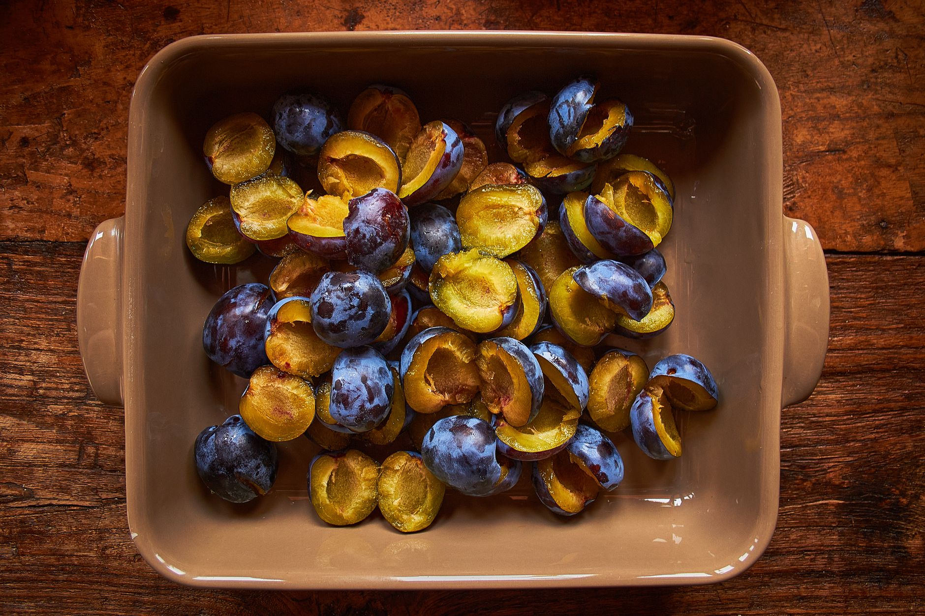 Clafoutis aux prunes fondant et moelleux : la base inratable de la recette d’été — clafoutis aux prunes avec prunes fraîches