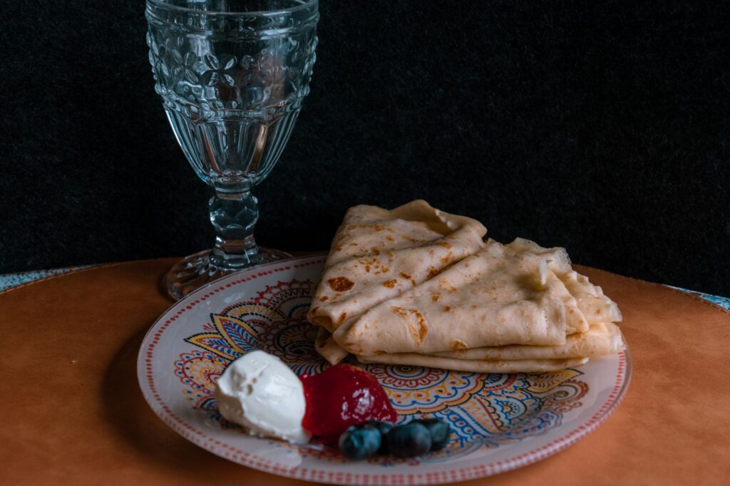 Crêpes jambon-fromage maison la recette — crêpes jambon fromage sur assiette