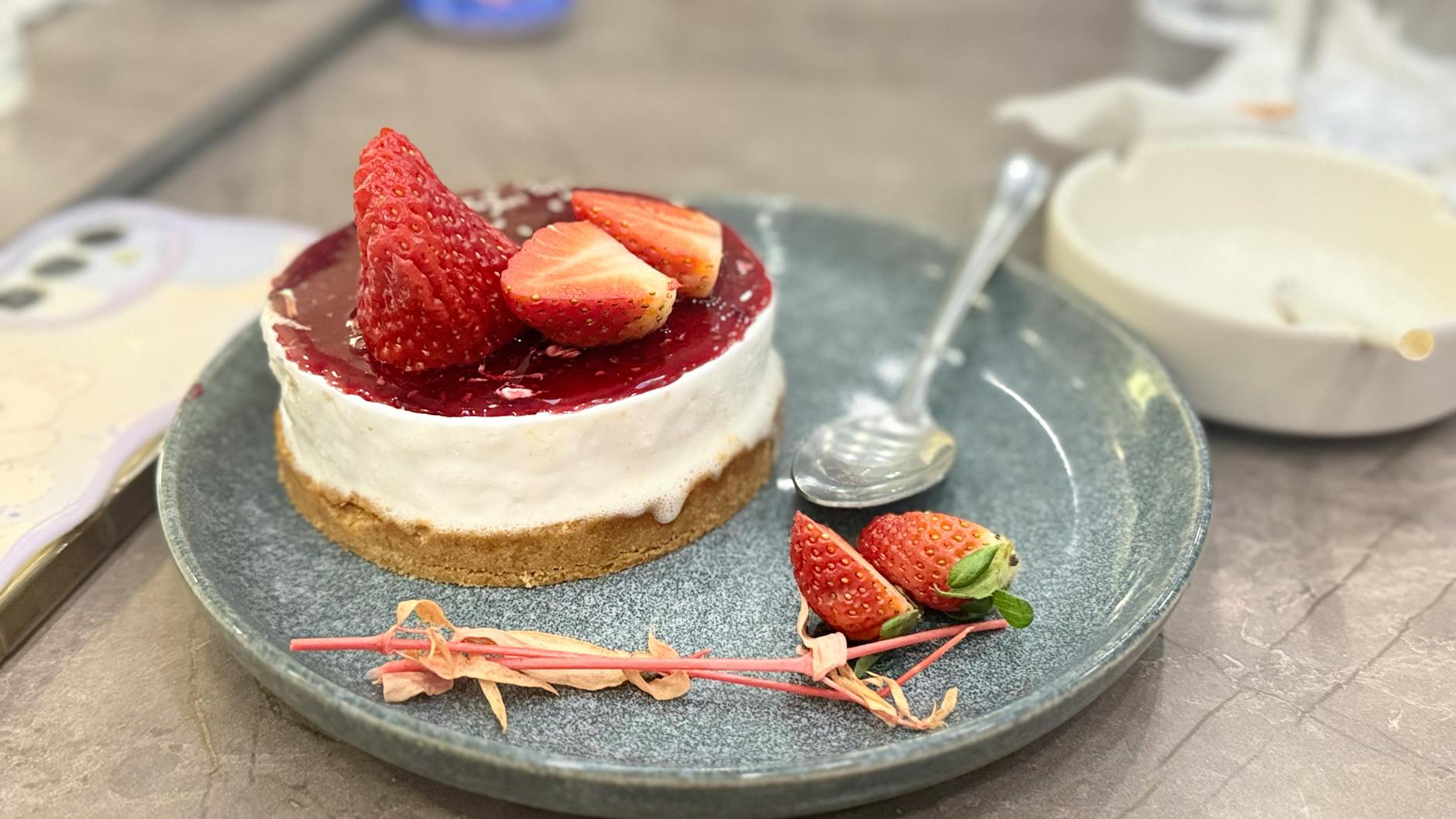 Dessert au Philadelphia rapide façon cheesecake sans cuisson en 10 minutes — dessert cheesecake sans cuisson avec fraises