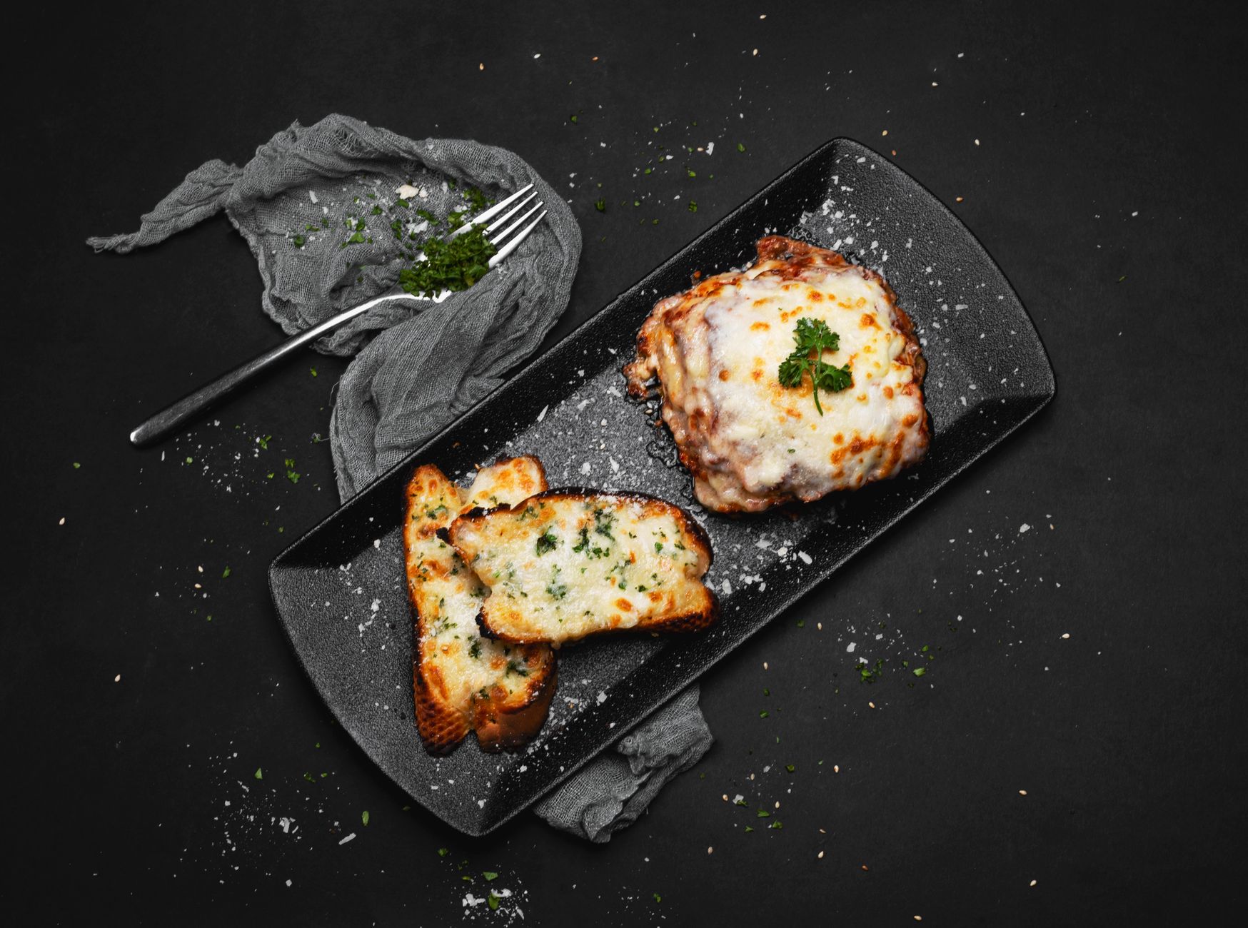Que faire d’un fromage trop fort en cuisine chaude : sauces, gratins, quiches et cakes qui sauvent tout — plats au fromage fort sauce fondue
