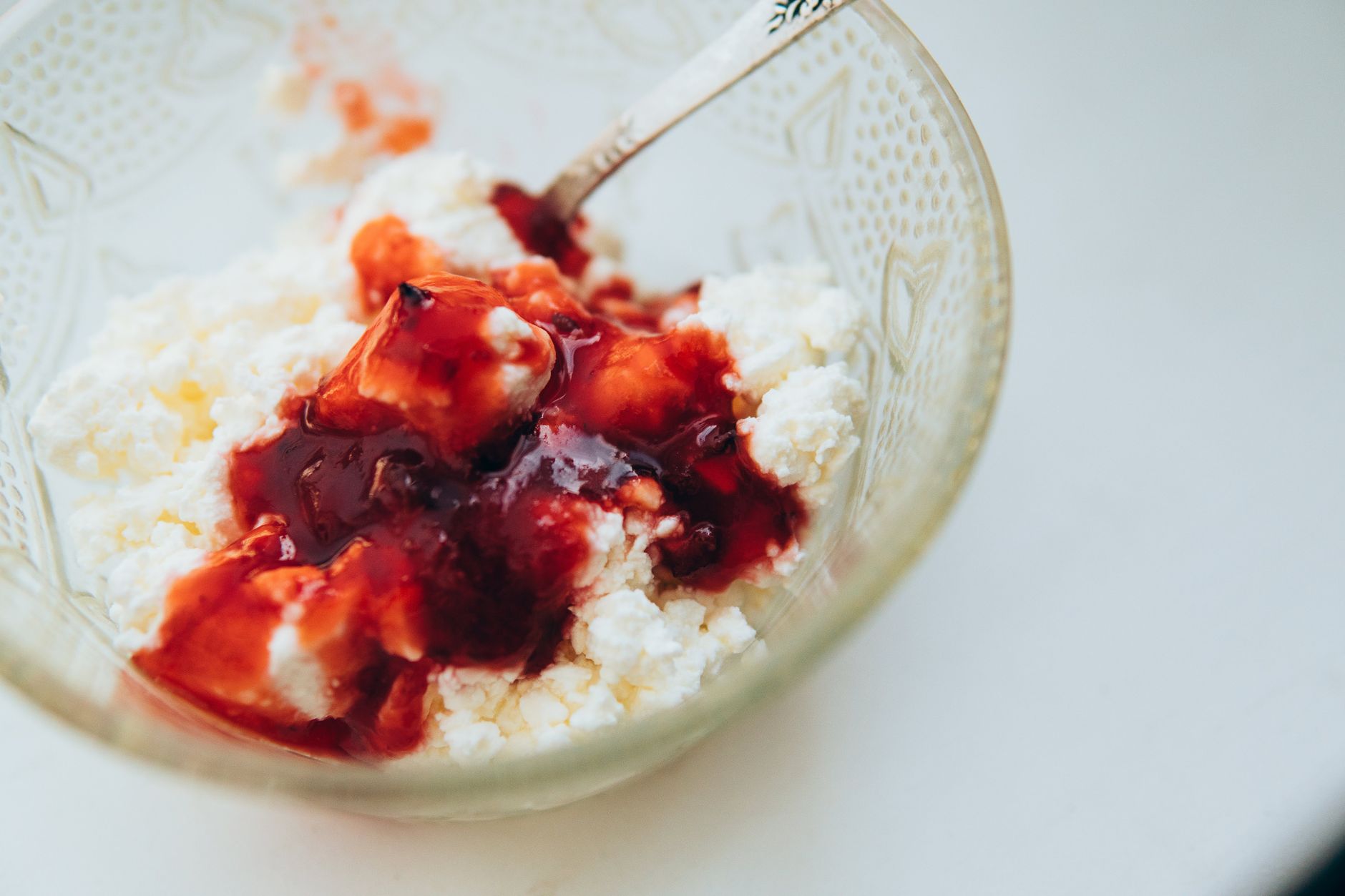 Régime fromage blanc 3 jours : principe, composition et grands repères nutritionnels — bol de fromage blanc avec fruits