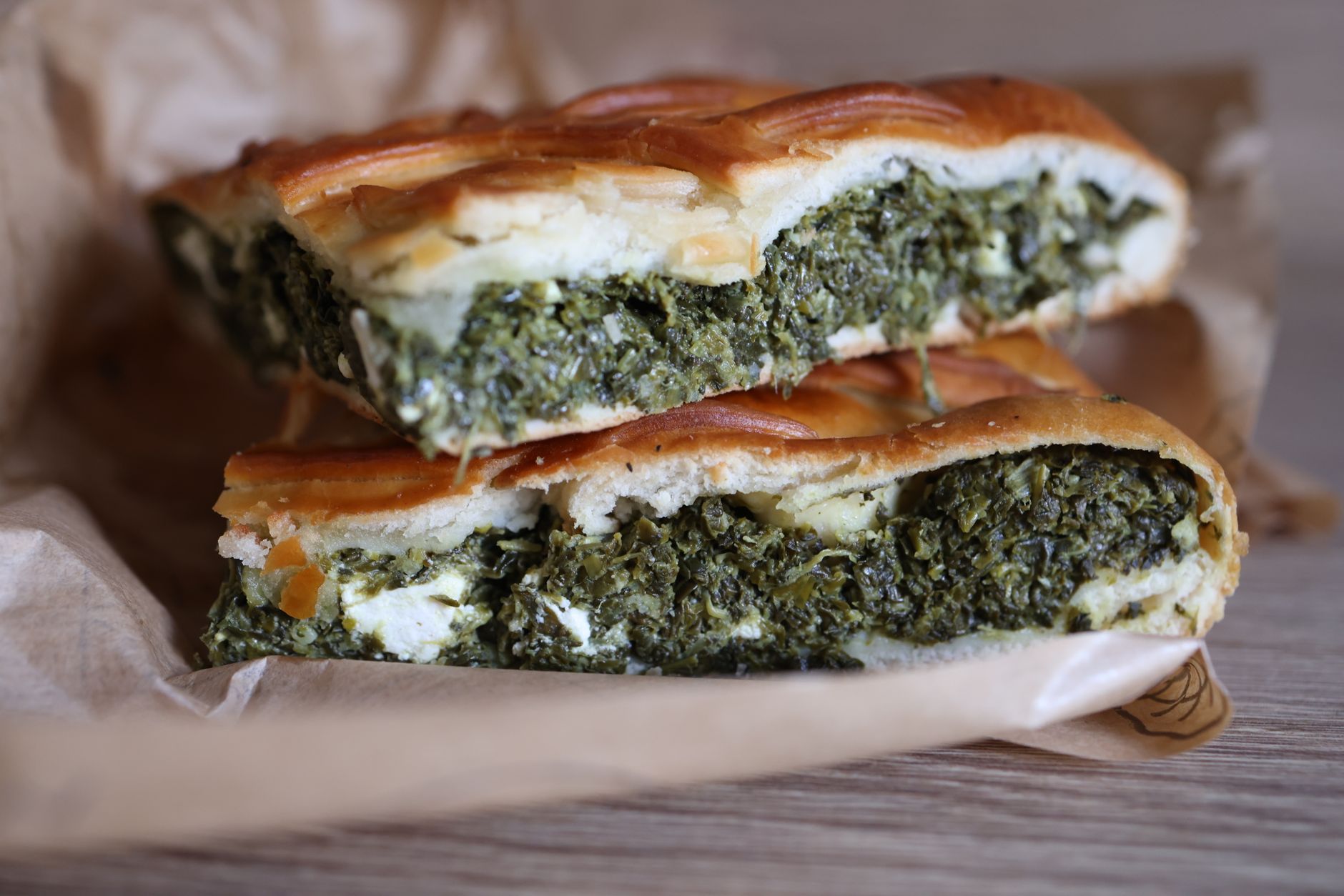 Tarte épinards-feta façon spanakopita simplifiée : esprit grecque, mode d’emploi du quotidien — part de tarte épinards feta