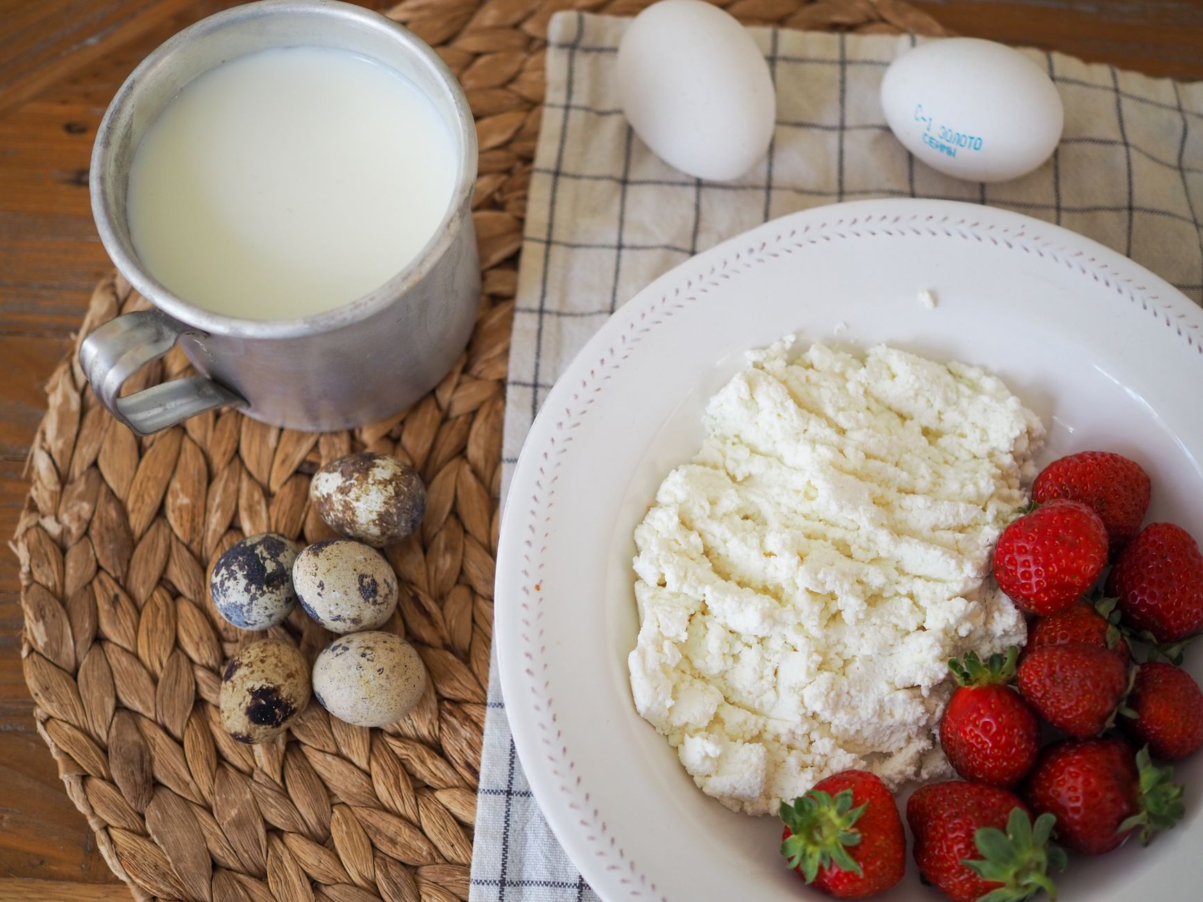 Cottage cheese au petit-déjeuner : bols protéinés et tartines qui changent des céréales — bol de cottage cheese avec fruits