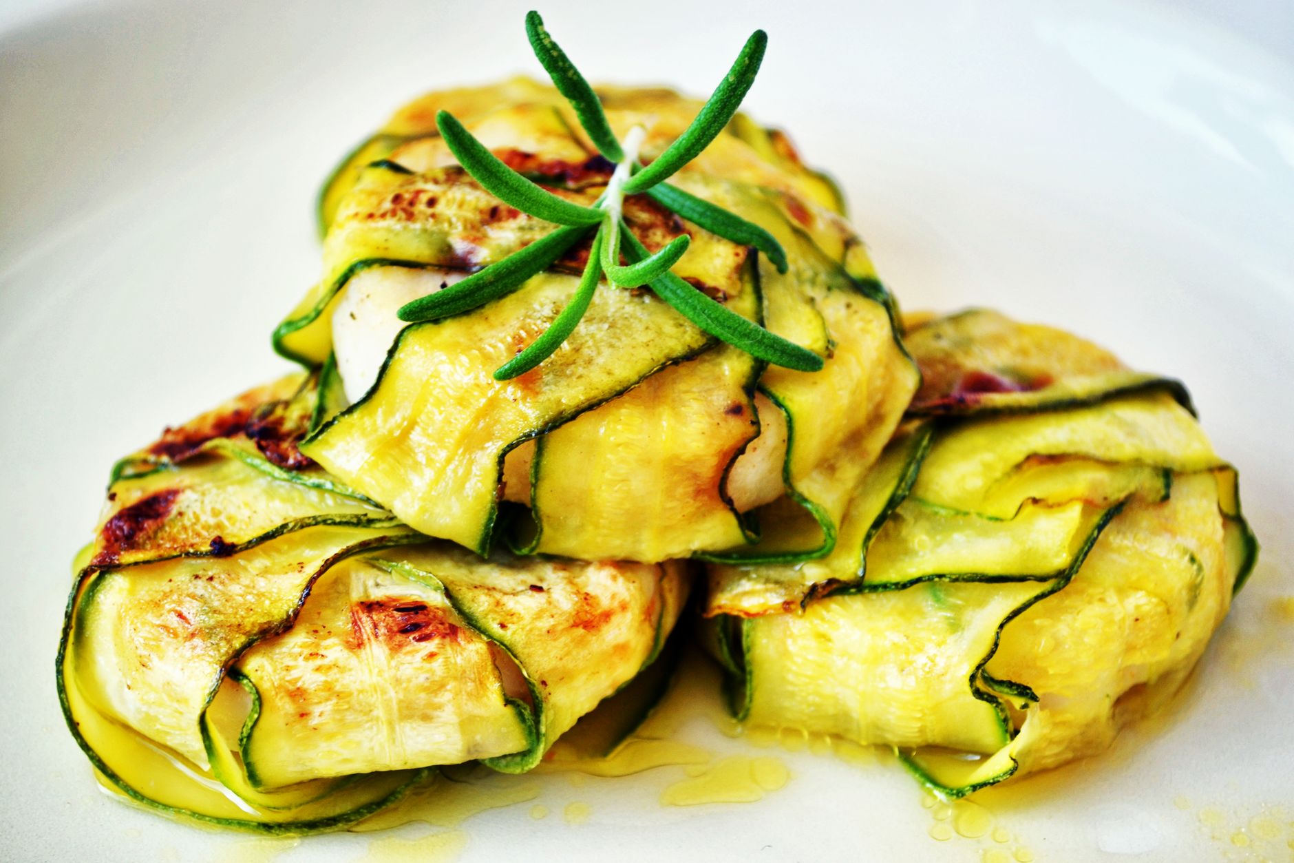 Courgettes à la feta et au miel au four : la base de la recette estivale — plat de courgettes feta miel