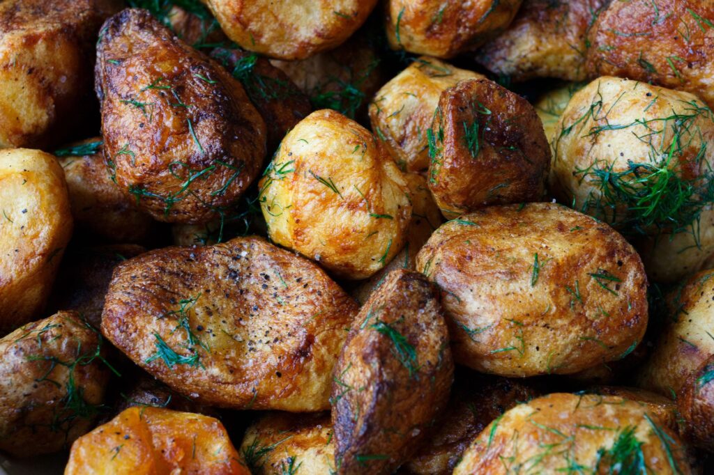 Pommes de terre au four — pommes de terre au four croustillantes herbes