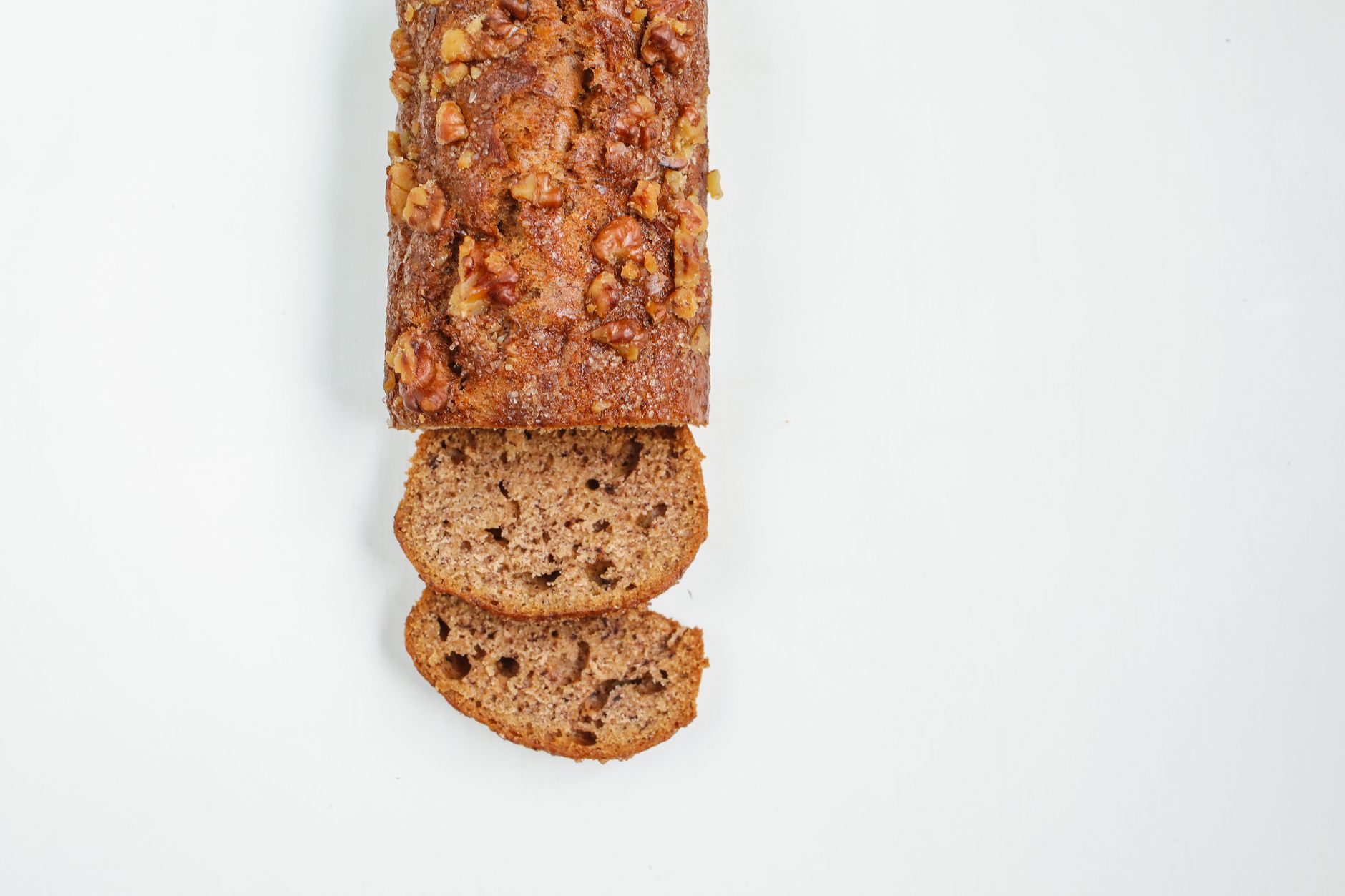 Gâteau à la banane sans beurre ni sucre ajouté : les ingrédients qui comptent — part de gâteau à la banane moelleux