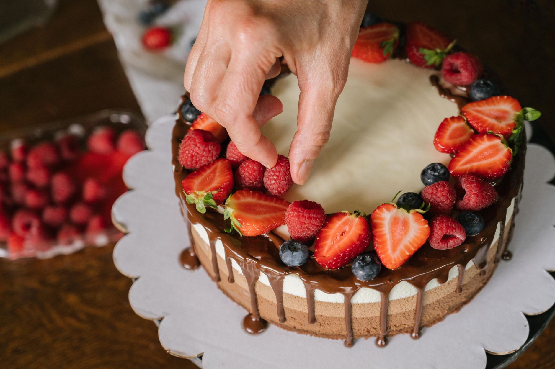 Recette de glaçage au chocolat — glaçage au chocolat sur gâteau